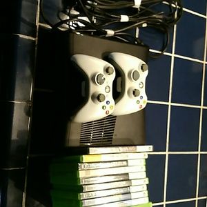 Xbox 360 with all cords 2 controllers works great